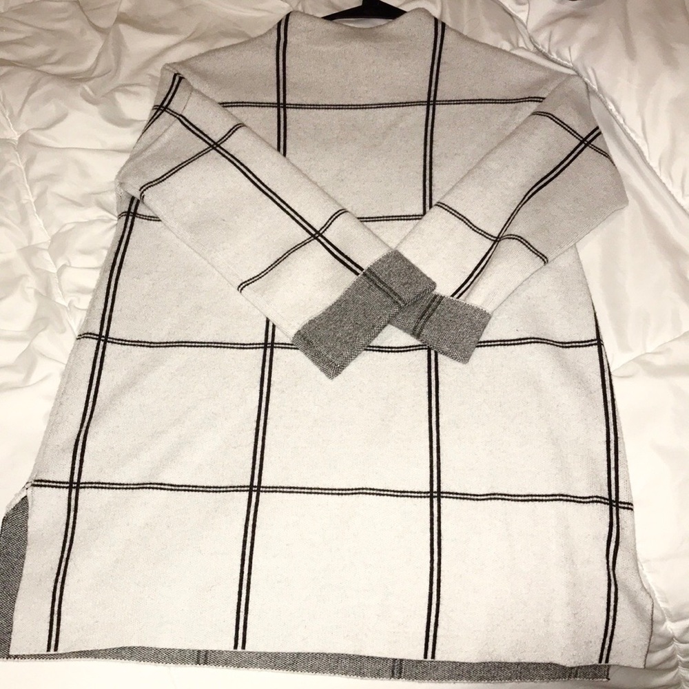 Tahari sweater
